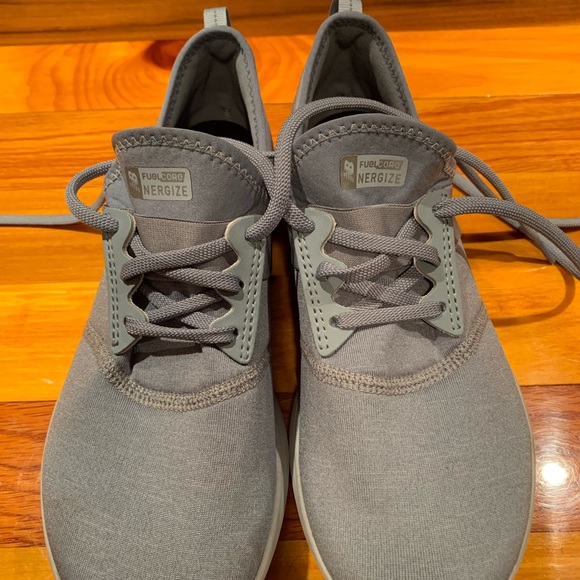 New Balance - Picture 2 of 4